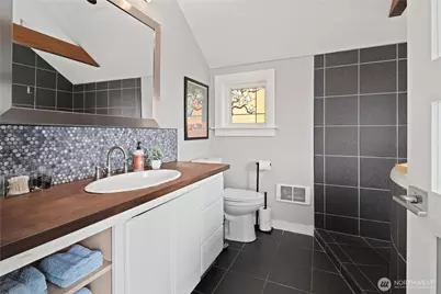 4306 Burke Avenue N, Seattle, WA 98103 - Photo 29