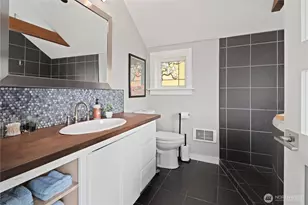 4306 Burke Ave N, Seattle, WA 98103 - Photo 29