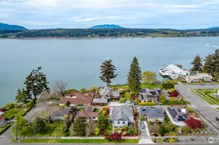 2010 9th St, Anacortes, WA 98221 - Photo 3