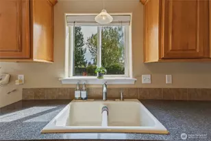 62 NW Earl Ln, College Place, WA 99324 - Photo 11