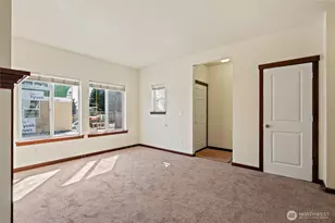 501 N 105th St, Seattle, WA 98133 - Photo 5