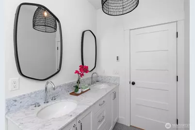 2708 1st Avenue W, Seattle, WA 98119 - Photo 25