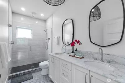 2708 1st Avenue W, Seattle, WA 98119 - Photo 23