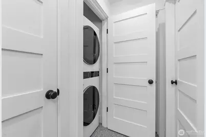 2708 1st Avenue W, Seattle, WA 98119 - Photo 27