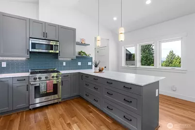 2708 1st Avenue W, Seattle, WA 98119 - Photo 19