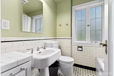 1226 25th Avenue E, Seattle, WA 98112 - Photo 27