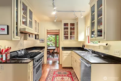 1226 25th Avenue E, Seattle, WA 98112 - Photo 15