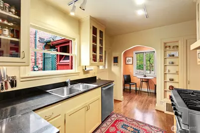 1226 25th Avenue E, Seattle, WA 98112 - Photo 17