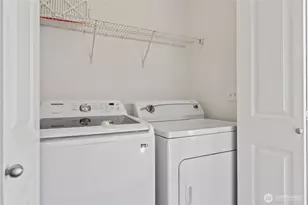 501 N 105th St, Seattle, WA 98133 - Photo 21