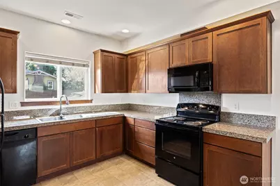 501 N 105th Street #B, Seattle, WA 98133 - Photo 11