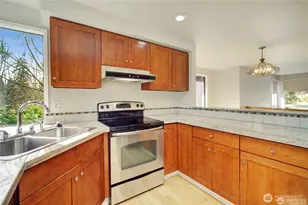 17355 NE 17th Pl, Bellevue, WA 98008 - Photo 5