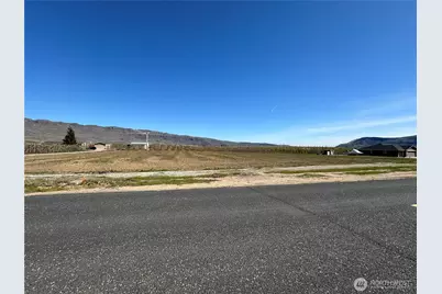 583 S Van Well Avenue, East Wenatchee, WA 98802 - Photo 3