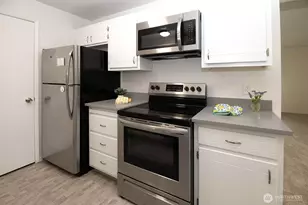8747 Phinney Ave N, Seattle, WA 98103 - Photo 21