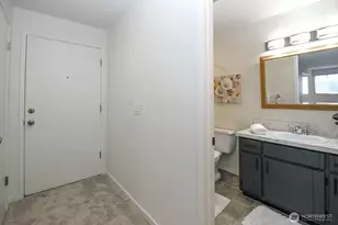 8747 Phinney Ave N, Seattle, WA 98103 - Photo 3