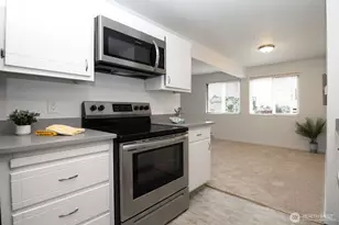 8747 Phinney Ave N, Seattle, WA 98103 - Photo 17