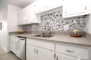 8747 Phinney Ave N, Seattle, WA 98103 - Photo 23