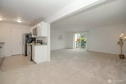 8747 Phinney Avenue N #13, Seattle, WA 98103 - Photo 15