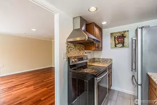 1800 Taylor Ave N, Seattle, WA 98109 - Photo 9