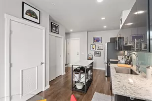 1085 103rd Ave NE, Bellevue, WA 98004 - Photo 5