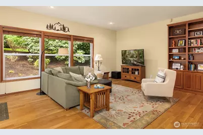 8387 NE Sumanee Place, Bainbridge Island, WA 98110 - Photo 11