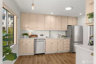 666 W Olympic Pl, Seattle, WA 98119 - Photo 15