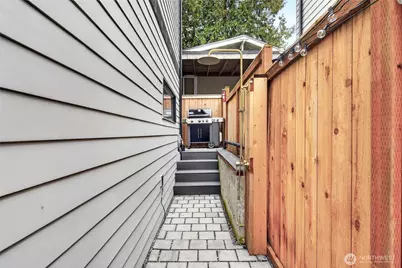 8647 B 18th Avenue SW, Seattle, WA 98106 - Photo 23