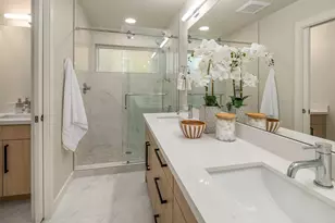 105 NW 39th St, Seattle, WA 98107 - Photo 15