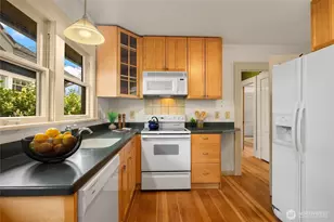1018 NE 62nd St, Seattle, WA 98115 - Photo 15