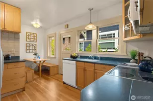 1018 NE 62nd St, Seattle, WA 98115 - Photo 13