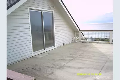 562 Pebble Beach Drive, Oak Harbor, WA 98239 - Photo 7