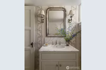 2307 McGilvra Boulevard E, Seattle, WA 98112 - Photo 23