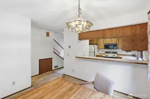 1572 NE 177th St, Seattle, WA 98155 - Photo 9