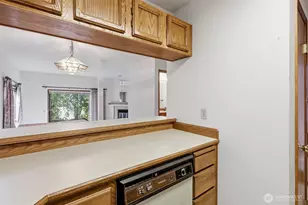 1572 NE 177th St, Seattle, WA 98155 - Photo 7