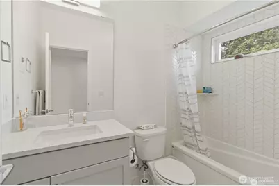 9215 NE 32nd Street, Clyde Hill, WA 98004 - Photo 33