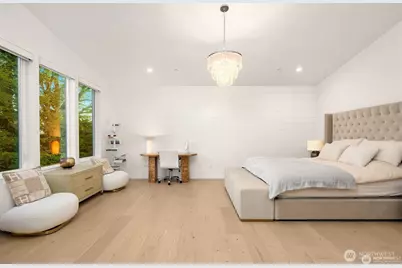 9215 NE 32nd Street, Clyde Hill, WA 98004 - Photo 21