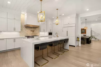 9215 NE 32nd Street, Clyde Hill, WA 98004 - Photo 9