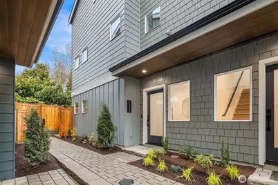 533 N 70th Street, Seattle, WA 98103 - Photo 1