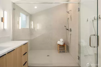 533 N 70th Street, Seattle, WA 98103 - Photo 17