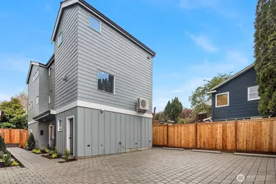 533 N 70th Street, Seattle, WA 98103 - Photo 29