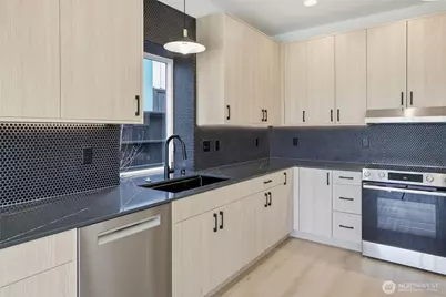 4517 35th Avenue S #E, Seattle, WA 98118 - Photo 5