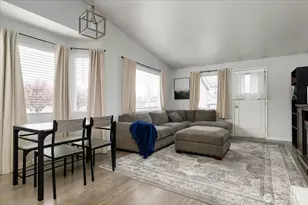 730 SE 8th Ave, Oak Harbor, WA 98277 - Photo 3
