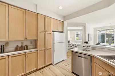 4322 NE 5th Court #106, Renton, WA 98059 - Photo 7