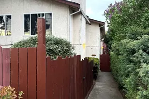 8848 Interlake Ave N, Seattle, WA 98103 - Photo 11