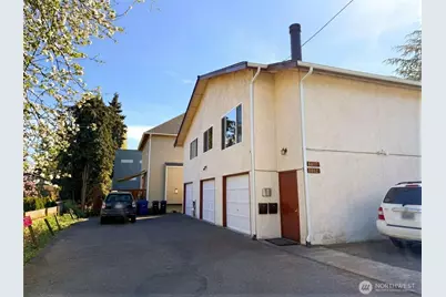 8848 Interlake Avenue N, Seattle, WA 98103 - Photo 29