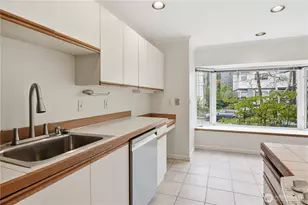 4811 Phinney Ave N, Seattle, WA 98103 - Photo 9