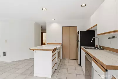 4811 Phinney Avenue N #101, Seattle, WA 98103 - Photo 9