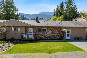 310 E Hillcrest Dr, Port Angeles, WA 98362 - Photo 1