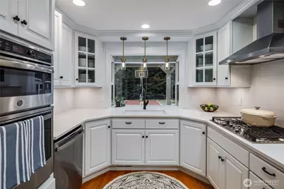 703 245th Place NE, Sammamish, WA 98074 - Photo 9