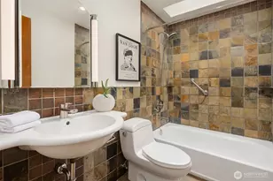 10020 NE 27th St, Bellevue, WA 98004 - Photo 23