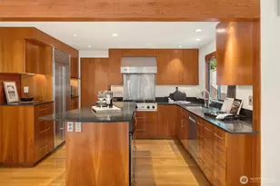 10020 NE 27th St, Bellevue, WA 98004 - Photo 11